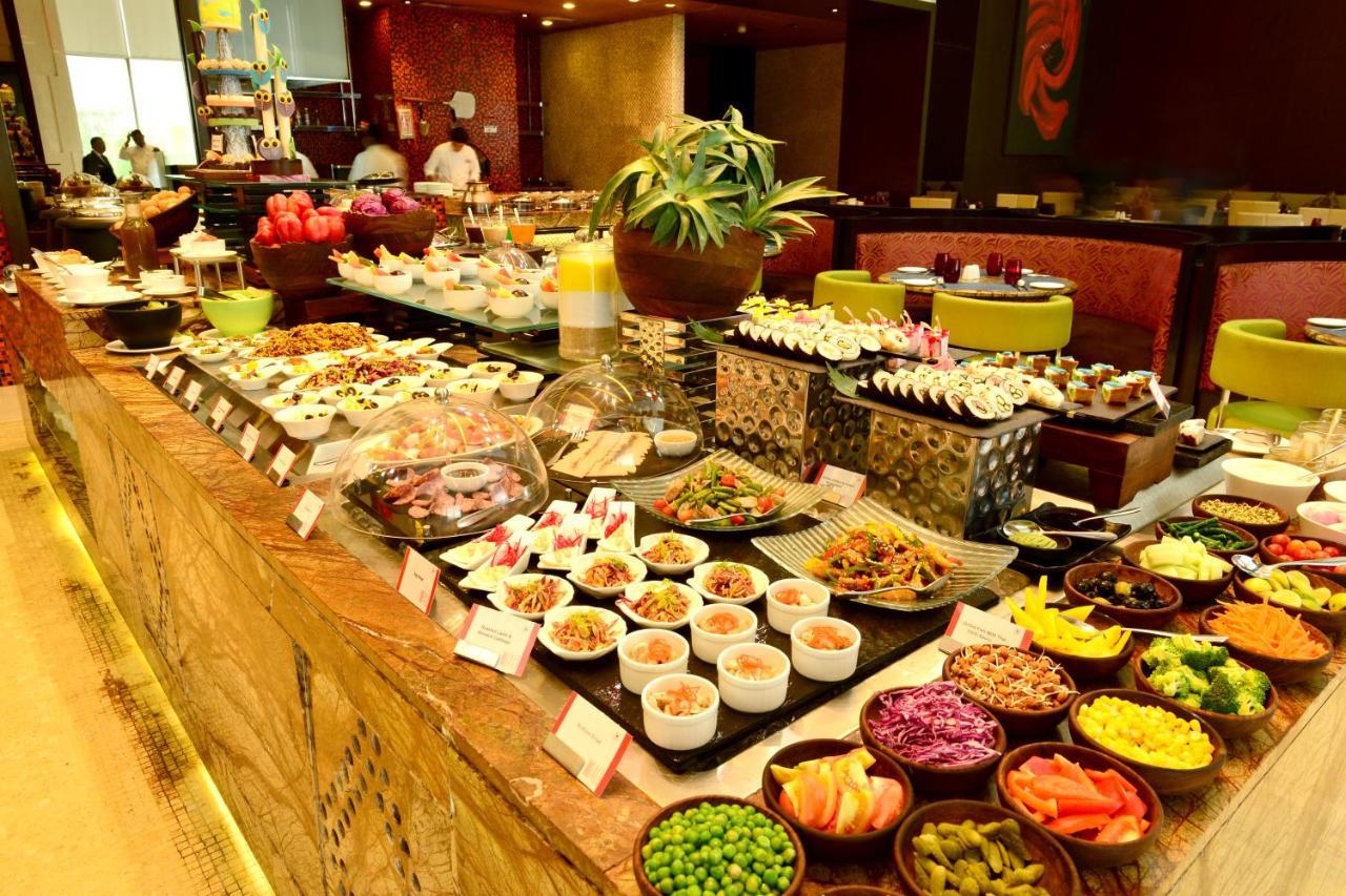 Radisson Blu Hotel גווהטי מראה חיצוני תמונה A salad bar