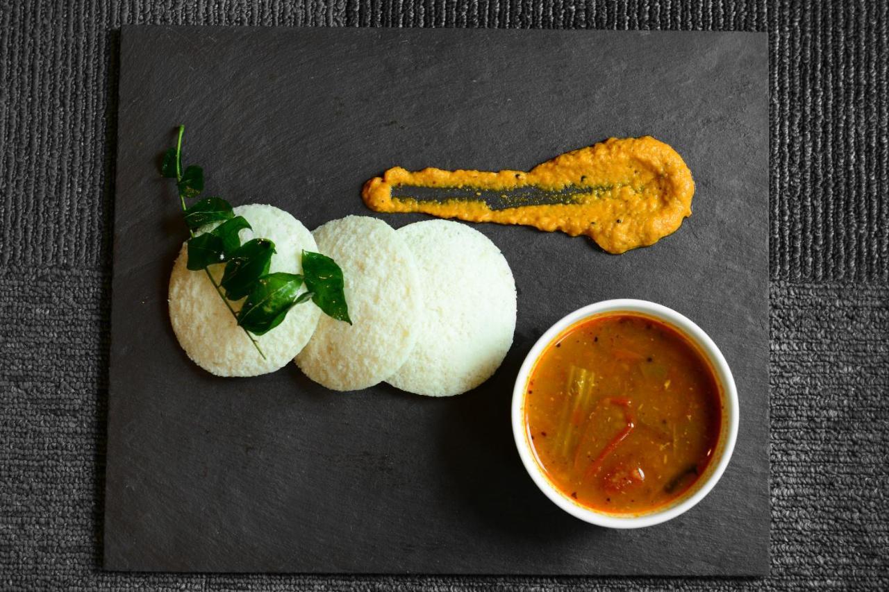 Radisson Blu Hotel גווהטי מראה חיצוני תמונה Idli, sambar and chutney