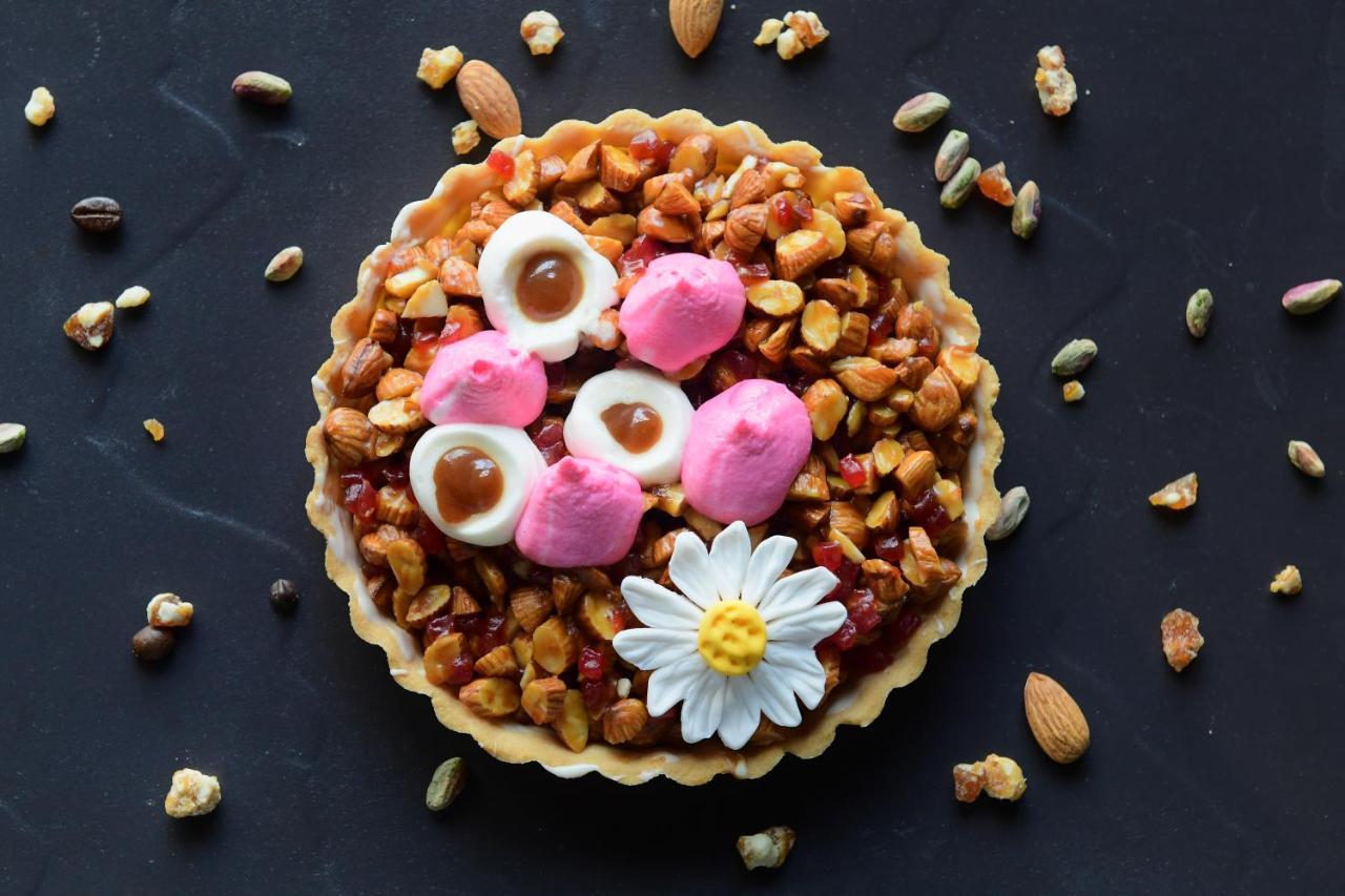 Radisson Blu Hotel גווהטי מראה חיצוני תמונה A granola tart