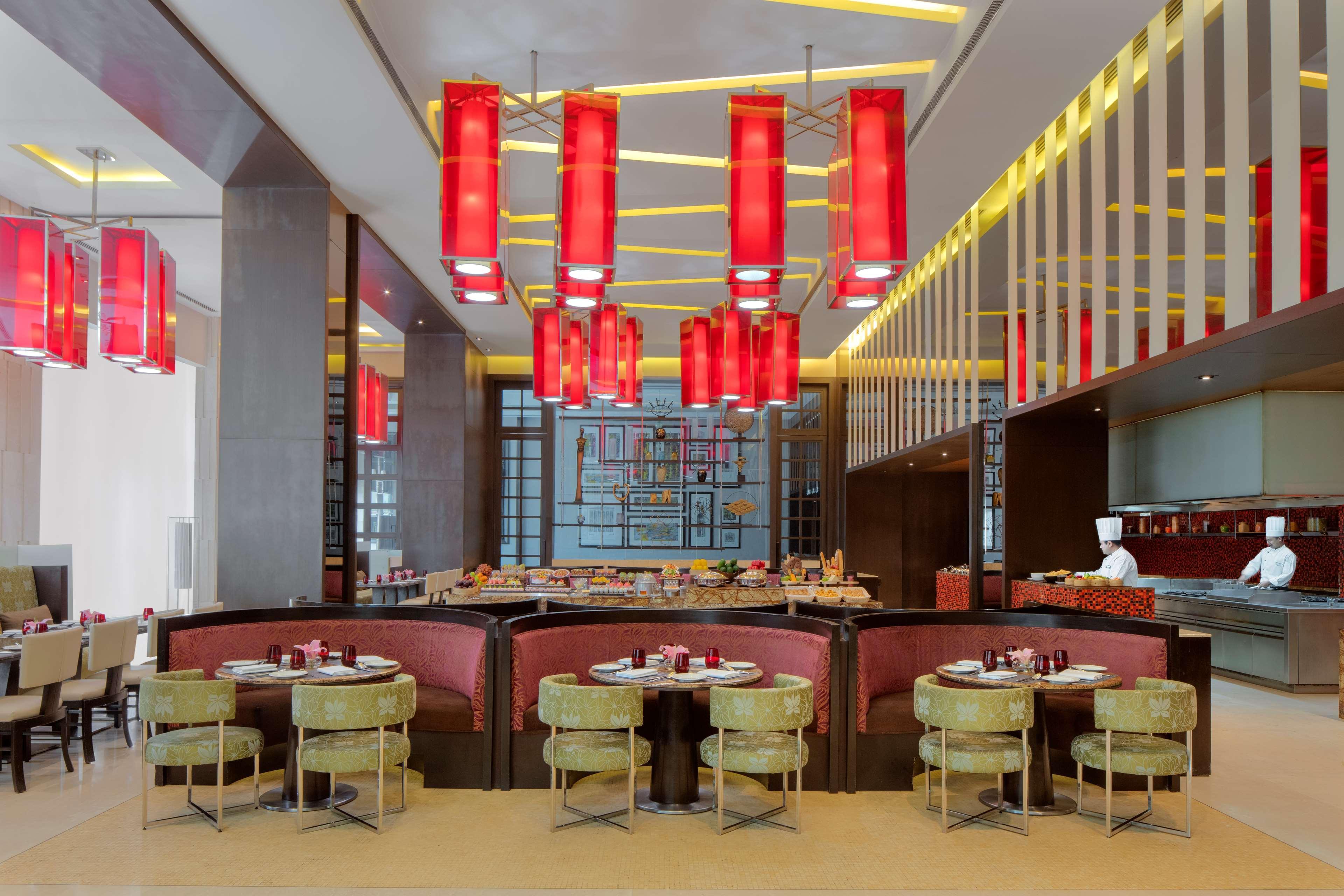 Radisson Blu Hotel גווהטי מראה חיצוני תמונה The restaurant