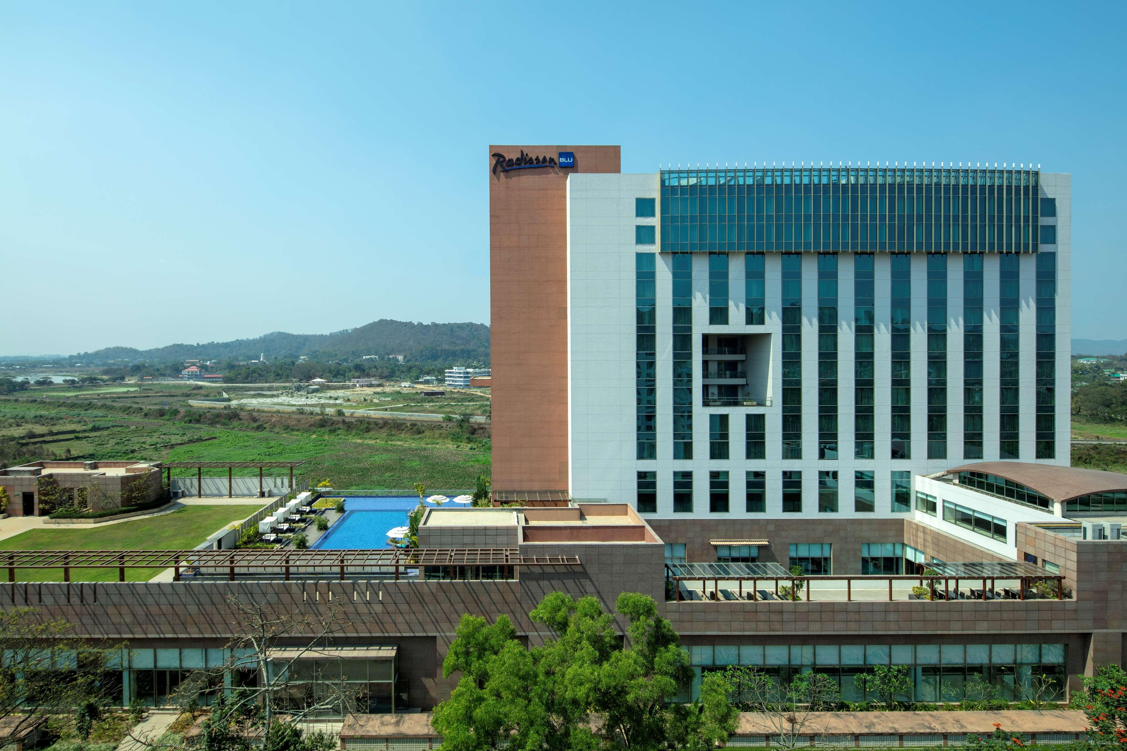 Radisson Blu Hotel גווהטי מראה חיצוני תמונה Radisson Blu Hotel, Kathmandu