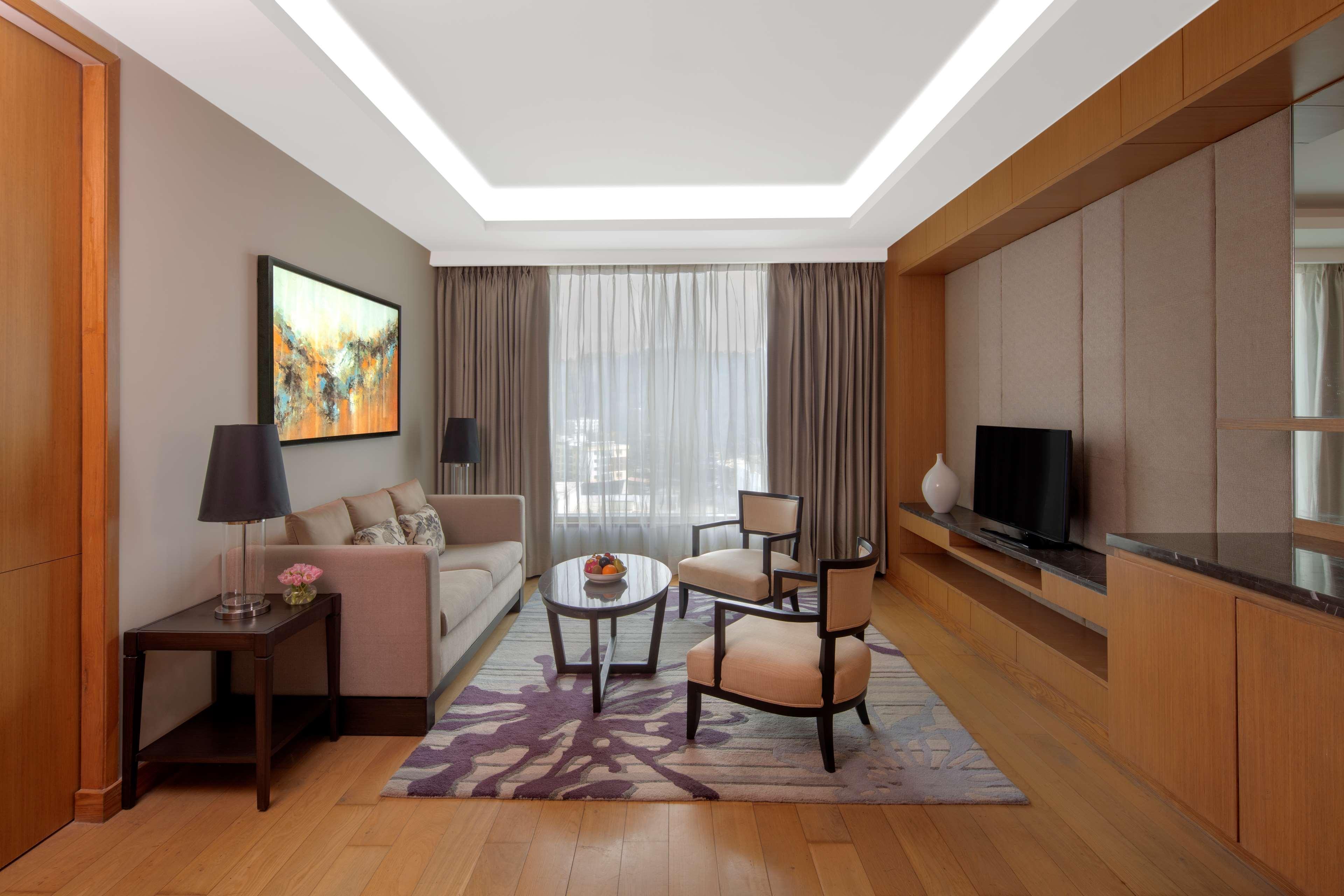Radisson Blu Hotel גווהטי מראה חיצוני תמונה Living room