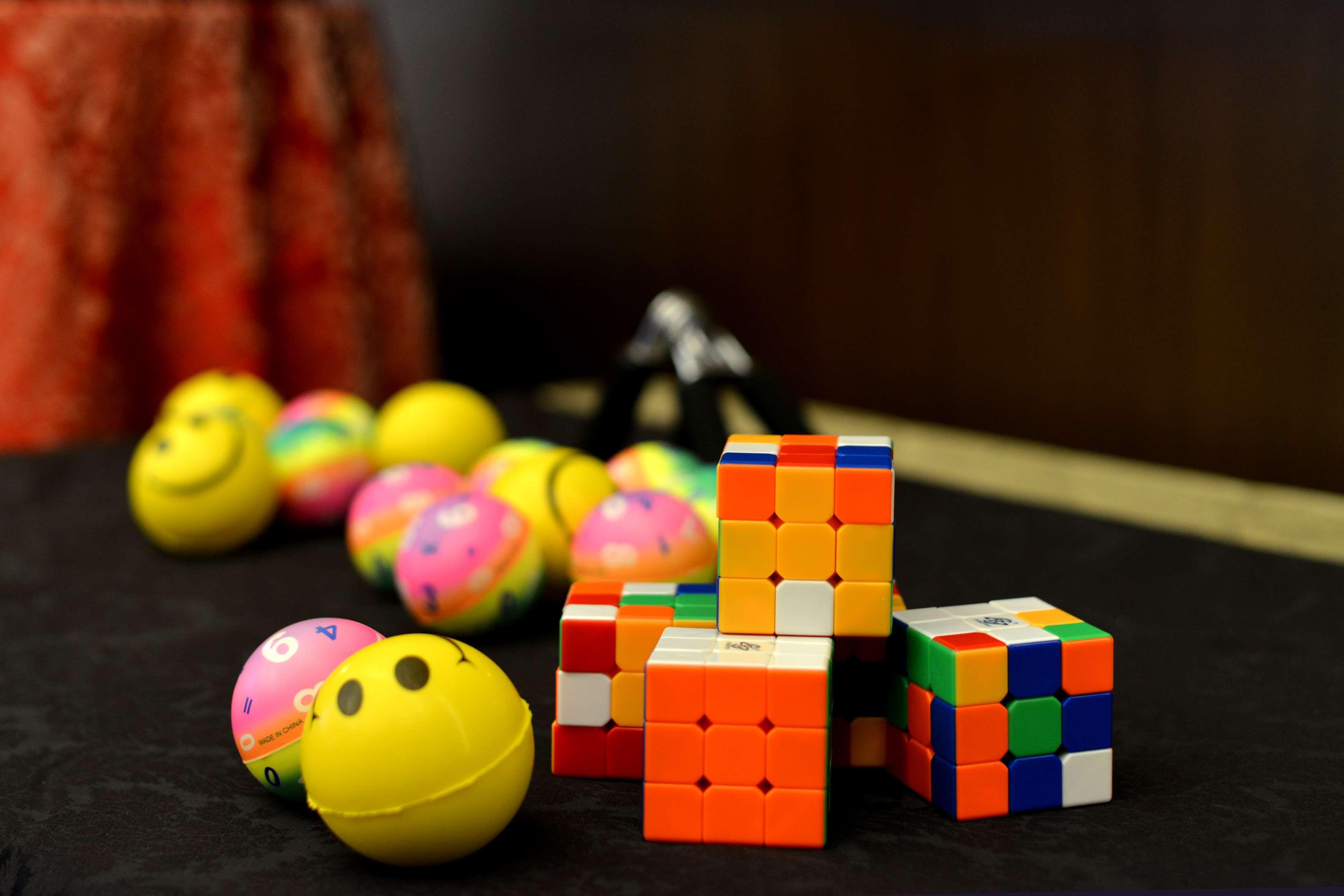 Radisson Blu Hotel גווהטי מראה חיצוני תמונה A variety of speedcubes
