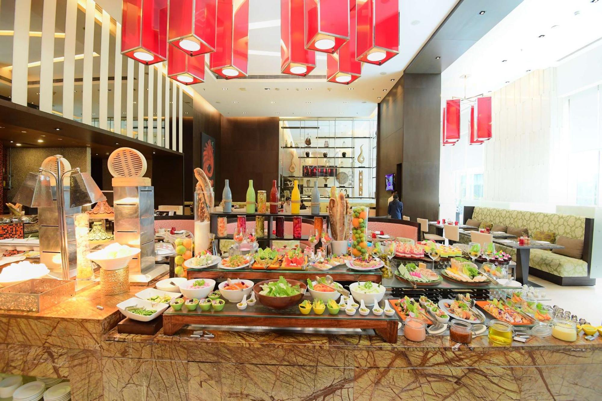 Radisson Blu Hotel גווהטי מראה חיצוני תמונה A salad bar