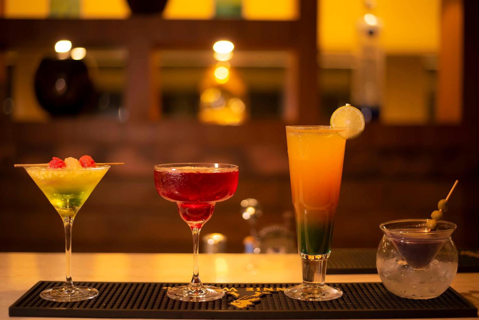 Radisson Blu Hotel גווהטי מראה חיצוני תמונה A selection of cocktails