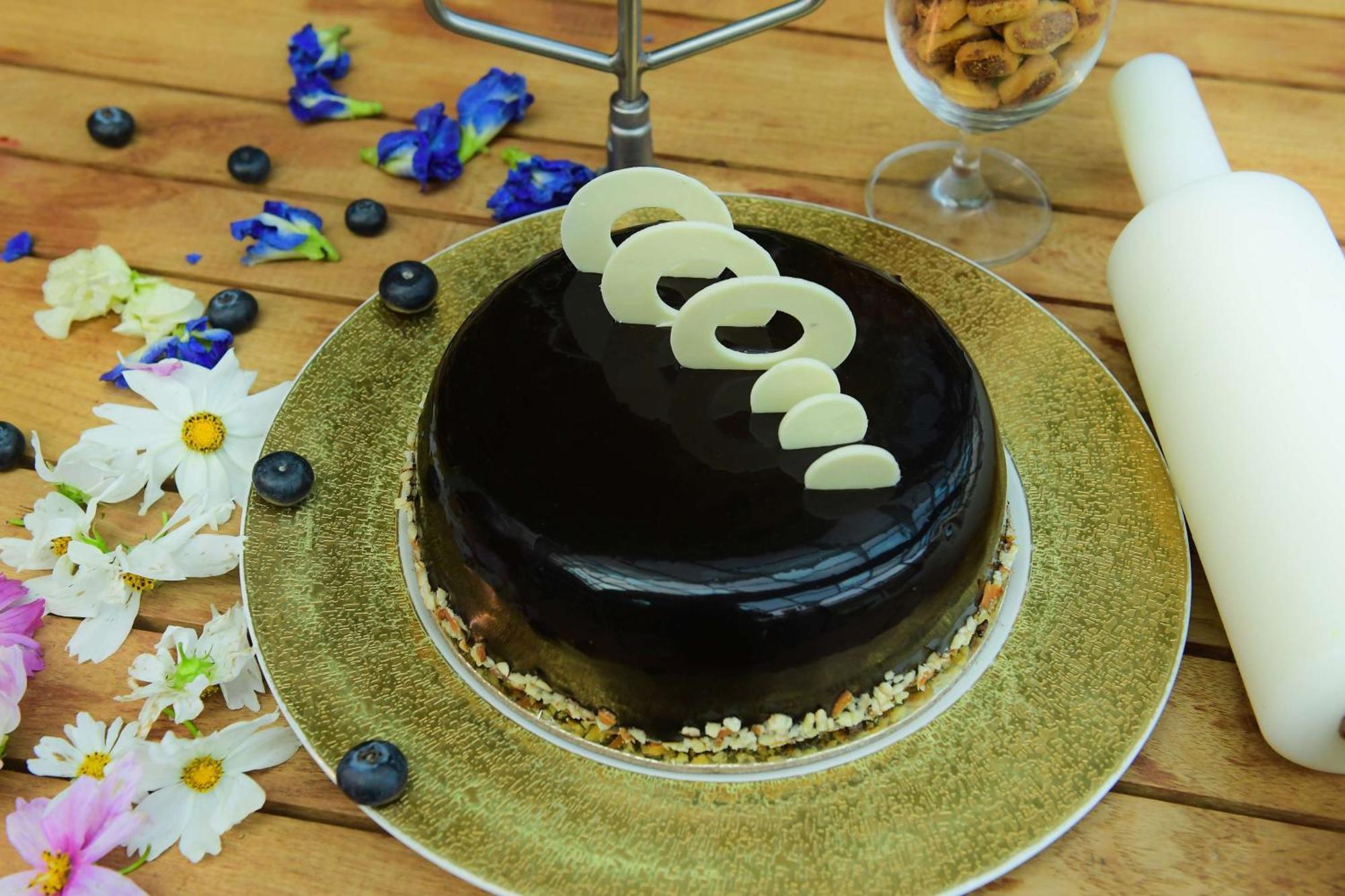 Radisson Blu Hotel גווהטי מראה חיצוני תמונה A chocolate cake