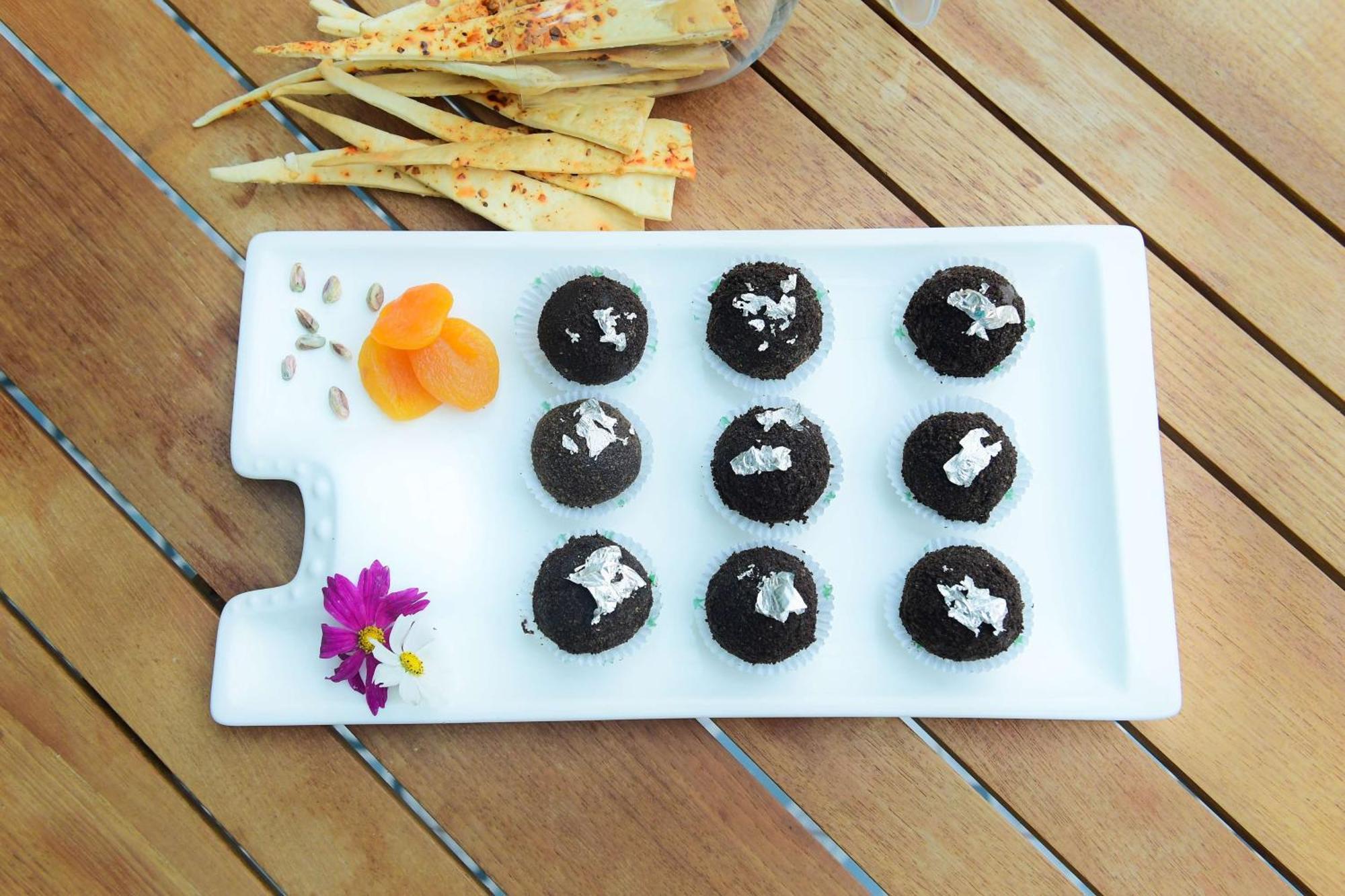 Radisson Blu Hotel גווהטי מראה חיצוני תמונה Chocolate truffles